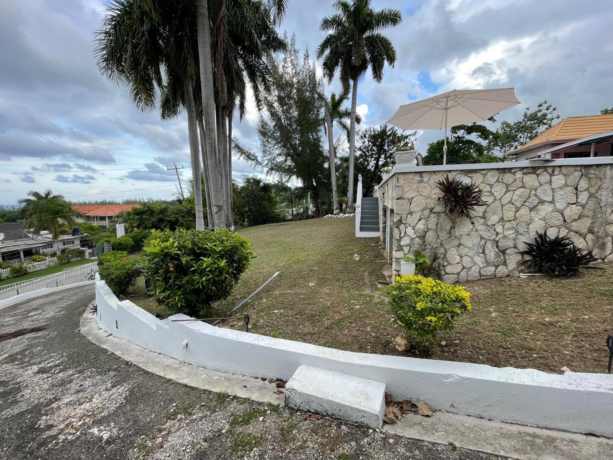 Peaceful Palms Montego Bay Hotel Exterior photo